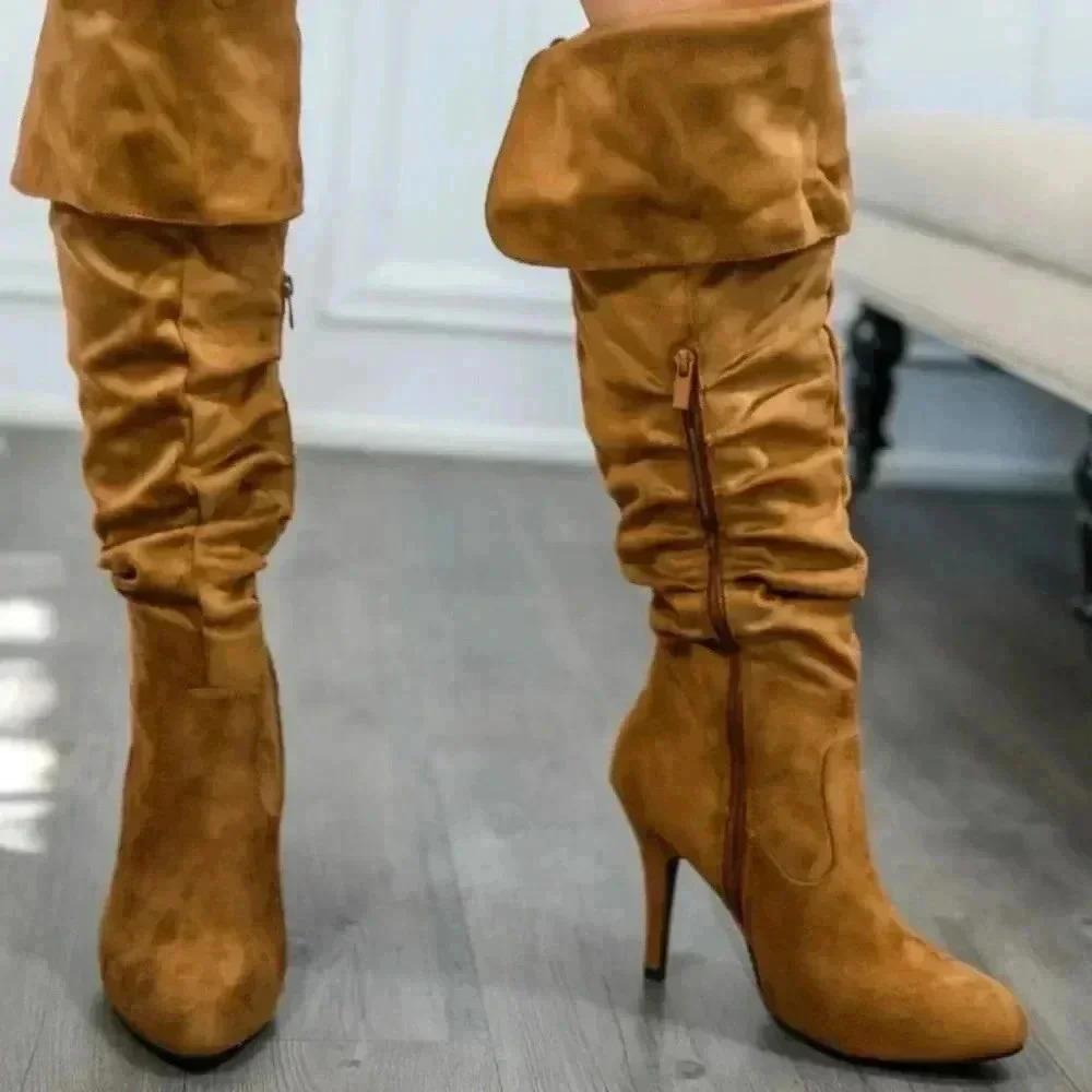 Unmatchable boots in tan